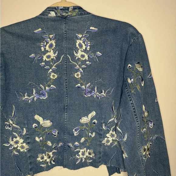 VTG Denim & Co. Cottage Core Denim Jacket 
 Blue Floral Embroidered Cotton - Picture 3 of 15